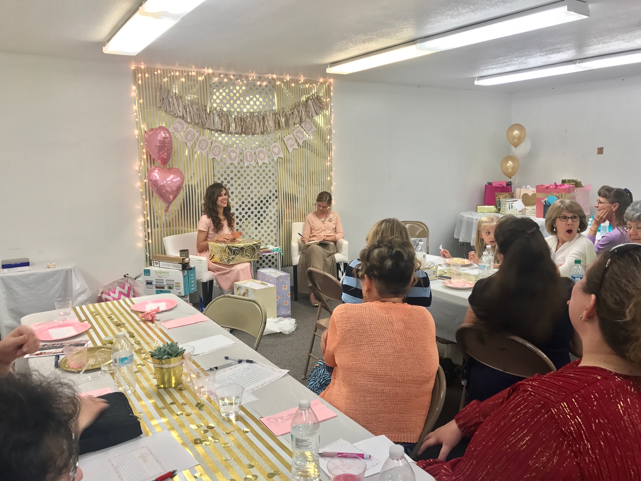 Bridal Shower | Wedding Shower | Bridal Inspo | Shower | Blush Pink | Gold | Pink & Gold | Pink Shower | Wedding Inspo | Wedding | Bridal Party | Bridal Brunch | Blush pink and gold are so pretty for a bridal shower! Get ideas here AND a free printable pattern!