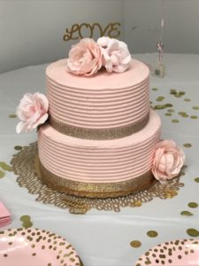 Bridal Shower | Wedding Shower | Bridal Inspo | Shower | Blush Pink | Gold | Pink & Gold | Pink Shower | Wedding Inspo | Wedding | Bridal Party | Bridal Brunch | Blush pink and gold are so pretty for a bridal shower! Get ideas here AND a free printable pattern!