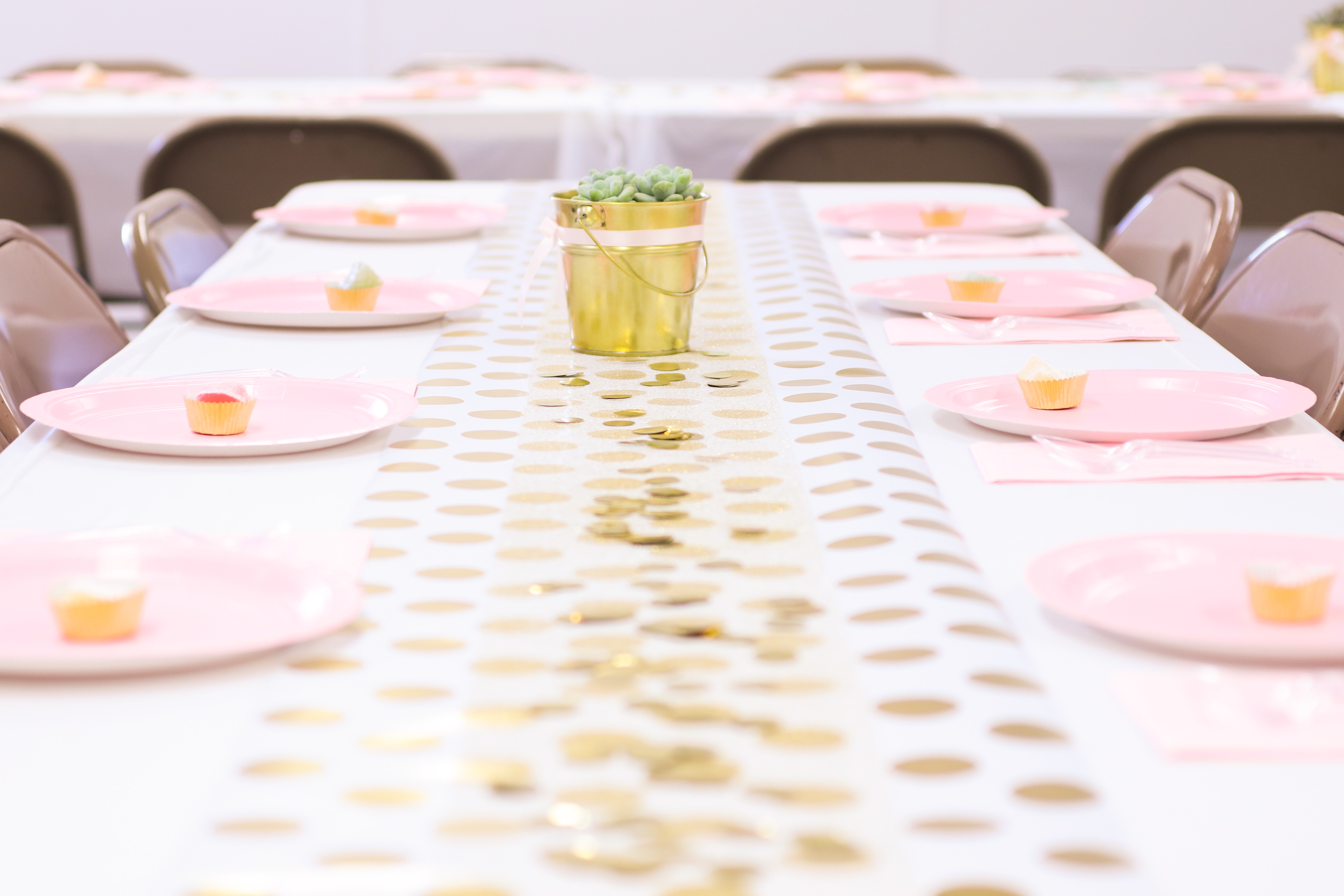 Bridal Shower | Wedding Shower | Bridal Inspo | Shower | Blush Pink | Gold | Pink & Gold | Pink Shower | Wedding Inspo | Wedding | Bridal Party | Bridal Brunch | Blush pink and gold are so pretty for a bridal shower! Get ideas here AND a free printable pattern!