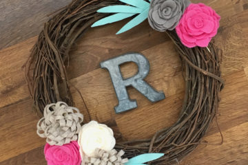 Felt Flowers DIY | DIY Wreath | Spring Decor | DIY Farmhouse Decor | Spring Wreath | Wreath Tutorial | Felt Flower Tutorial |