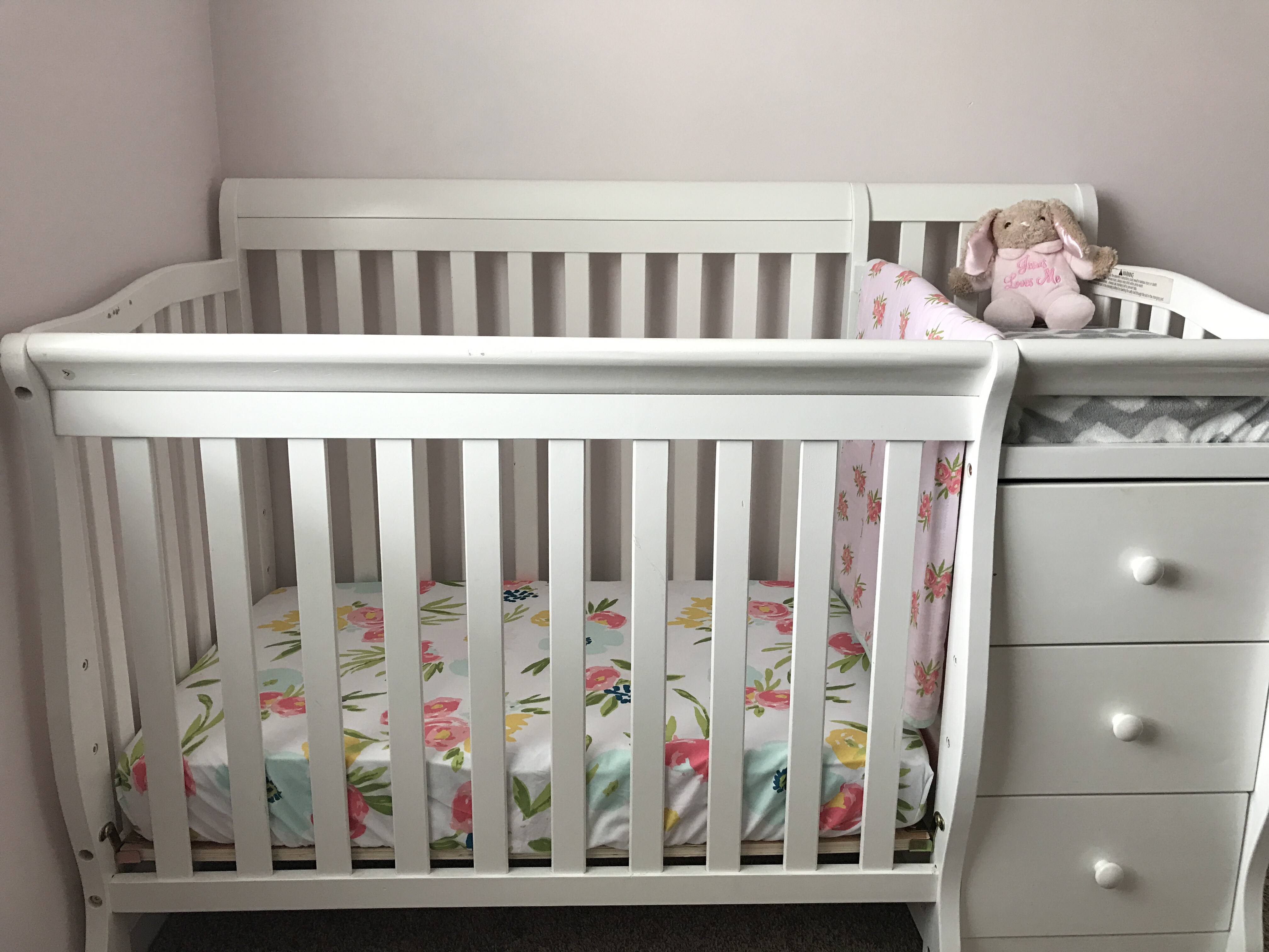 Mini Crib Sheet Tutorial | Crib Sheet DIY | Diy Sheet | Baby | Mini Crib | Crib Sheet | Sheet Tutorial | Easy Diy Sheet | Baby Sewing | Baby Nursery | Simple tutorial ON Six Clever Sisters, turn a full size crib sheet into a MINI crib sheet!