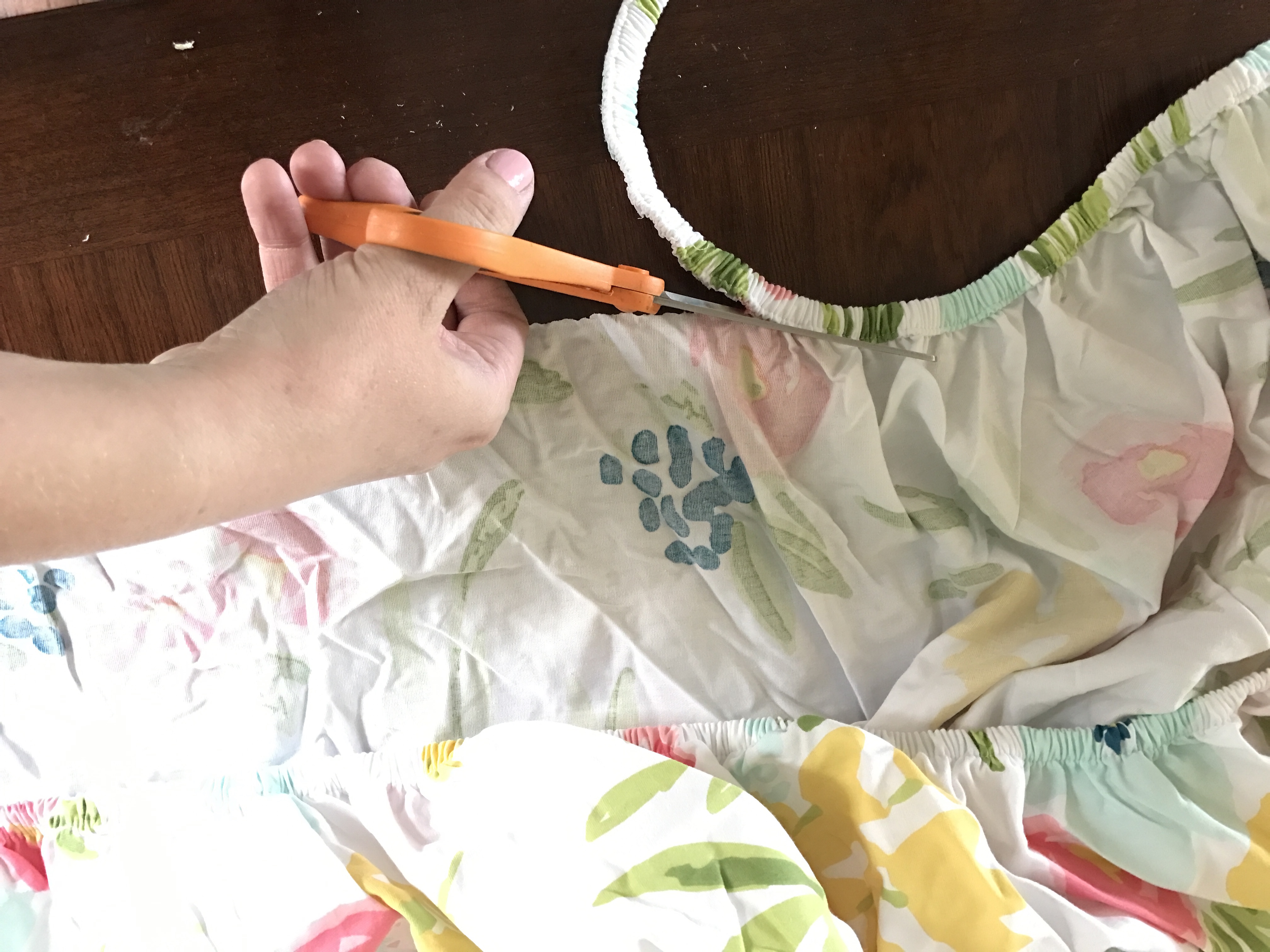 Mini Crib Sheet Tutorial | Crib Sheet DIY | Diy Sheet | Baby | Mini Crib | Crib Sheet | Sheet Tutorial | Easy Diy Sheet | Baby Sewing | Baby Nursery | Simple tutorial ON Six Clever Sisters, turn a full size crib sheet into a MINI crib sheet!