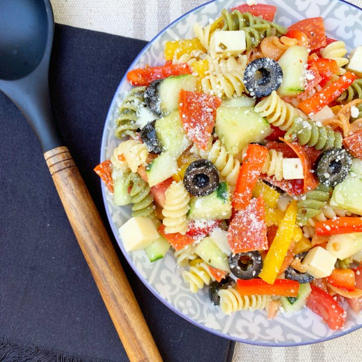 Pasta Salad Recipes | Pasta Salad Recipes with Italian Dressing | Pasta Salad Recipes Cold | Pasta Salads | Salad Recipes | Summer Dinner Recipes | Easy Dinner Recipes | Dinner Recipes | Side Dishes | Easy Side Dish | BBQ | For A Crowd | Italian | Six Clever Sisters