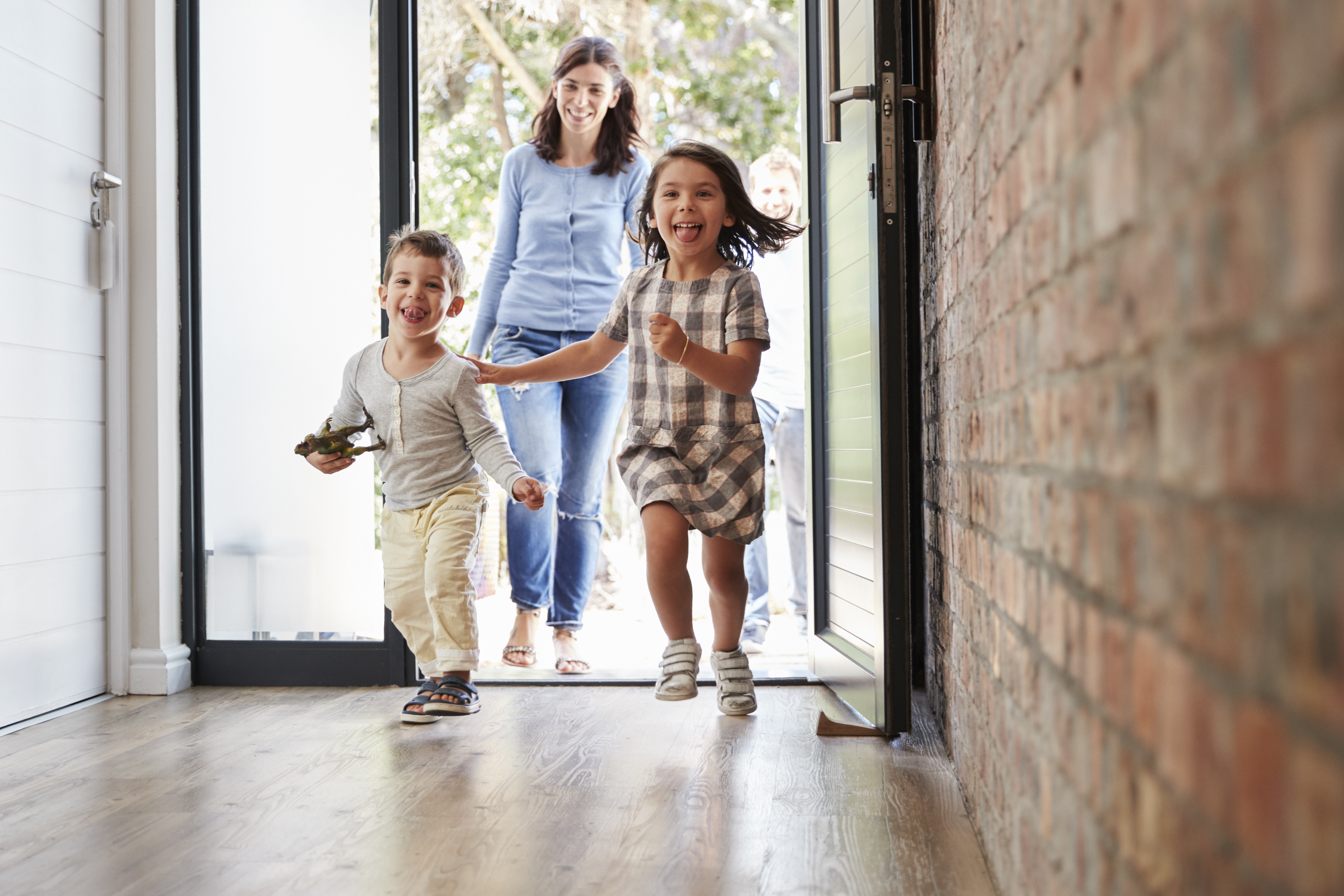 Ways to Keep Your Home Safe | Home Safety | Kid Safety | Home Protection | Keep your home a safe place for your family. Go to SixCleverSisters.com to read about the 10 ways YOU can make your home safe!