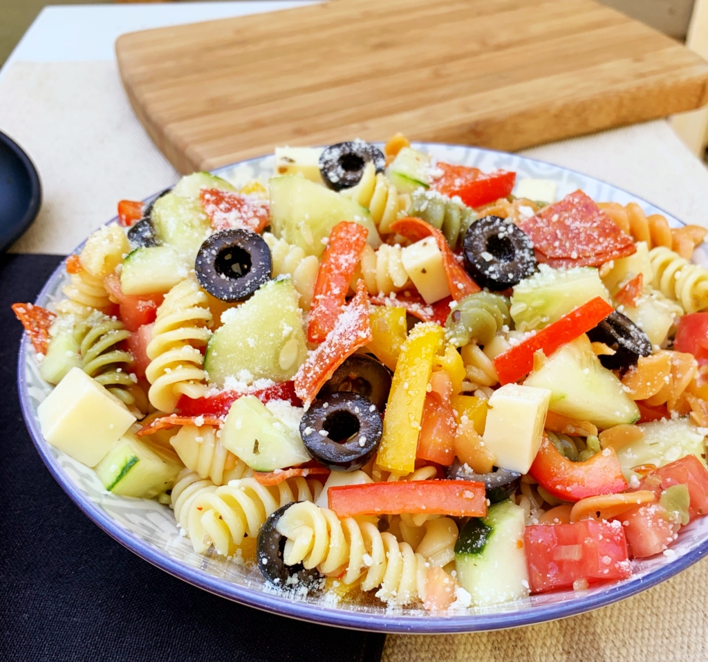 Pasta Salad Recipes | Pasta Salad Recipes with Italian Dressing | Pasta Salad Recipes Cold | Pasta Salads | Salad Recipes | Summer Dinner Recipes | Easy Dinner Recipes | Dinner Recipes | Side Dishes | Easy Side Dish | BBQ | For A Crowd | Italian | Six Clever Sisters 