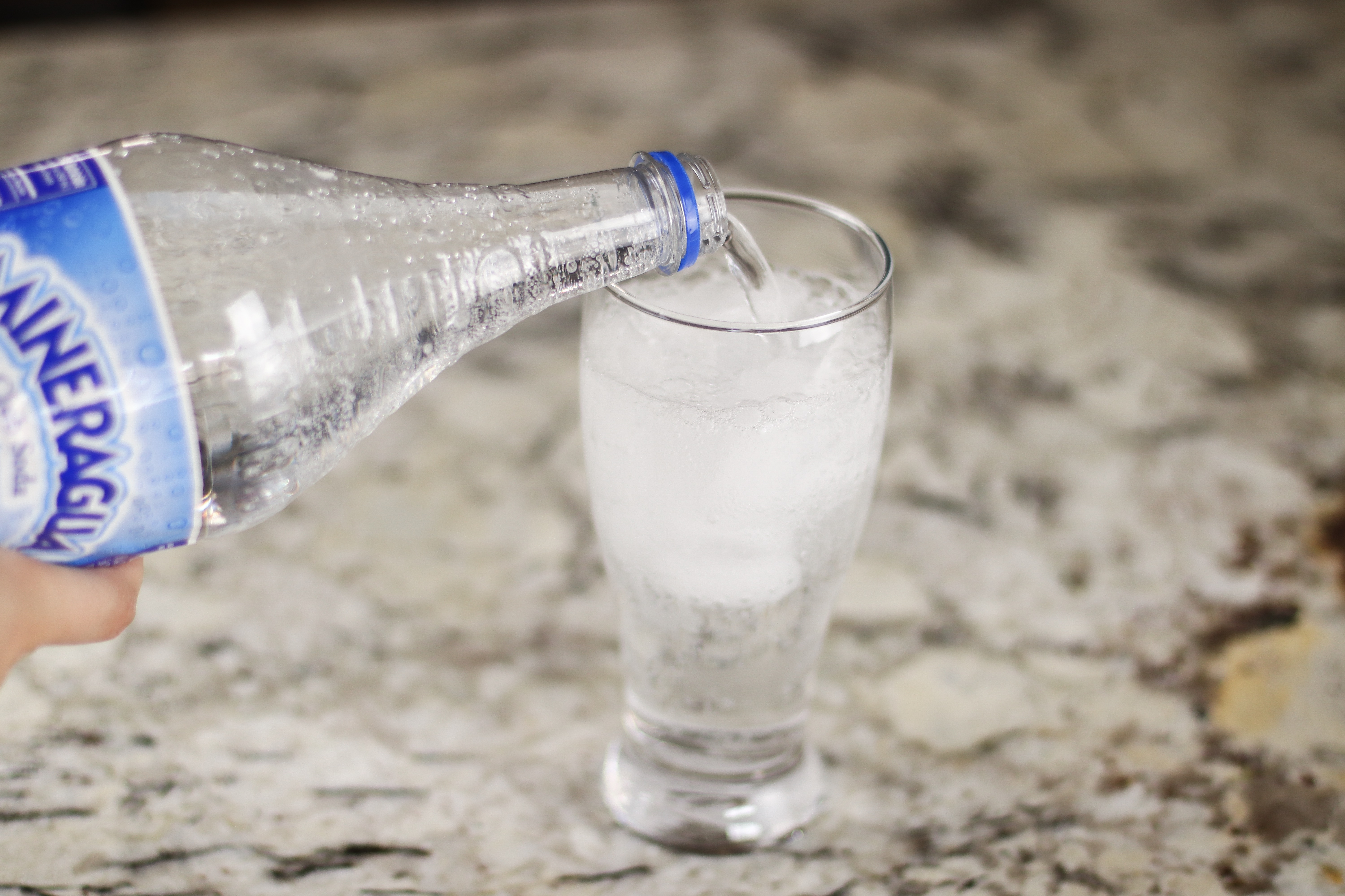 Italian Soda Recipe | Italian Soda | Club Soda Recipe | Soda Drink | Italian Soda Recipe Drinks | Italian Soda Bar | If you love Italian Sodas and have been wanting to try them at home, here's an easy recipe! SixCleverSisters.com