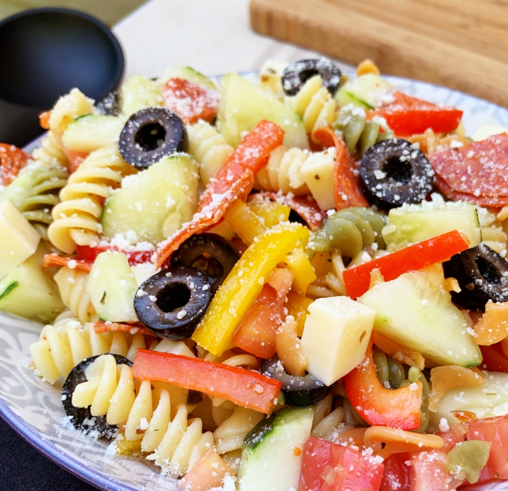 Pasta Salad Recipes | Pasta Salad Recipes with Italian Dressing | Pasta Salad Recipes Cold | Pasta Salads | Salad Recipes | Summer Dinner Recipes | Easy Dinner Recipes | Dinner Recipes | Side Dishes | Easy Side Dish | BBQ | For A Crowd | Italian | Six Clever Sisters 