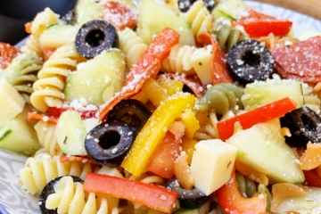 Pasta Salad Recipes | Pasta Salad Recipes with Italian Dressing | Pasta Salad Recipes Cold | Pasta Salads | Salad Recipes | Summer Dinner Recipes | Easy Dinner Recipes | Dinner Recipes | Side Dishes | Easy Side Dish | BBQ | For A Crowd | Italian | Six Clever Sisters