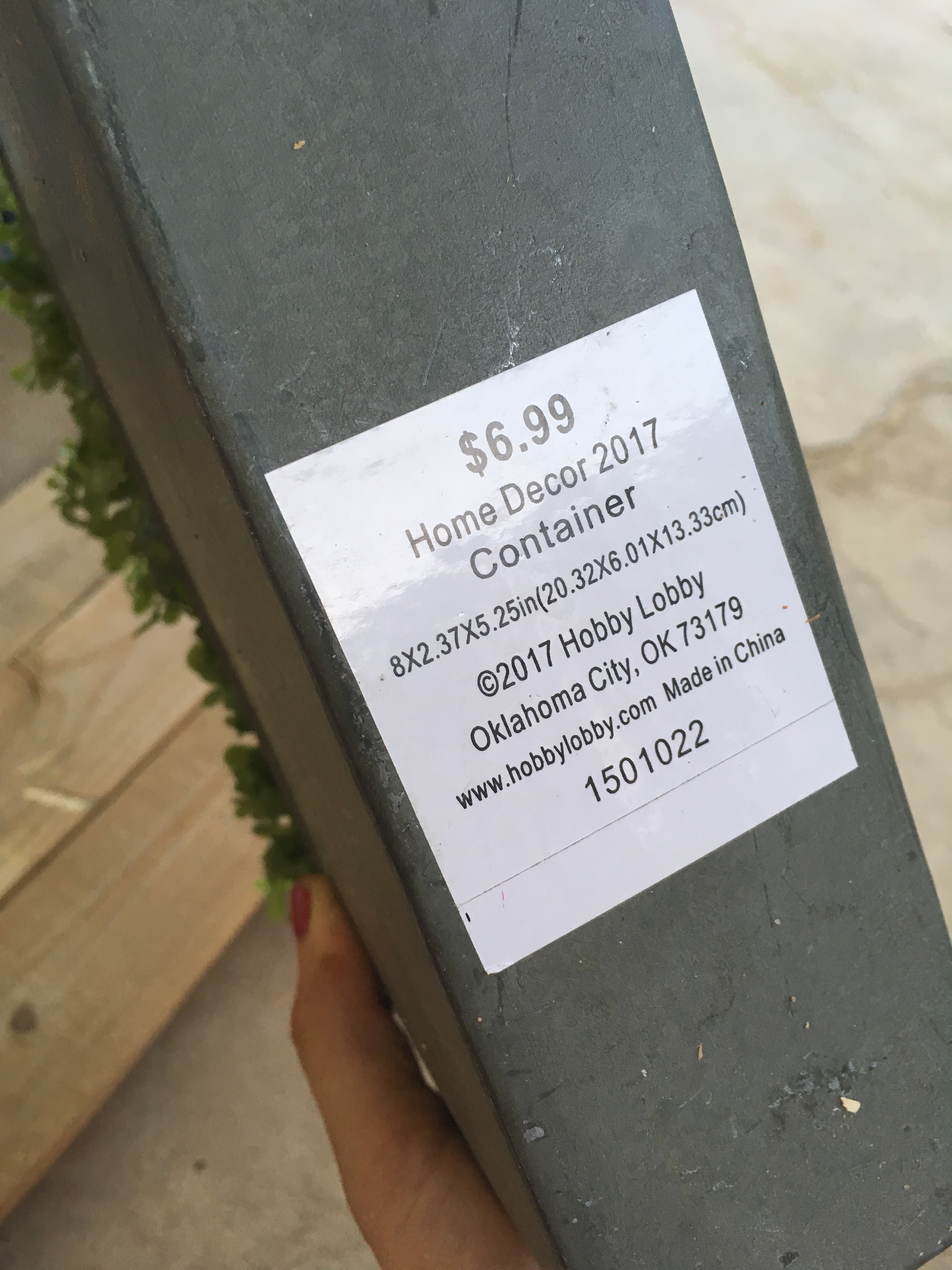 DIY Farmhouse Mailbox | Farmhouse Decor | Pallet Projects | Pallet Furniture | Pallet Ideas | Wood Signs | Rustic Home Decor | Mailbox Ideas | Mailbox Makeover