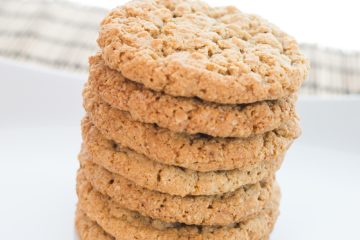 Maple Cinnamon Oatmeal cookies | Oatmeal Cookies | Oatmeal Cookies Easy | Oatmeal Cookies chewy | Maple Cinnamon | Oatmeal Recipes | Oatmeal Cookies Calories | This delicious recipe from Six Clever Sisters tastes like Quaker's maple cinnamon instant oatmeal!