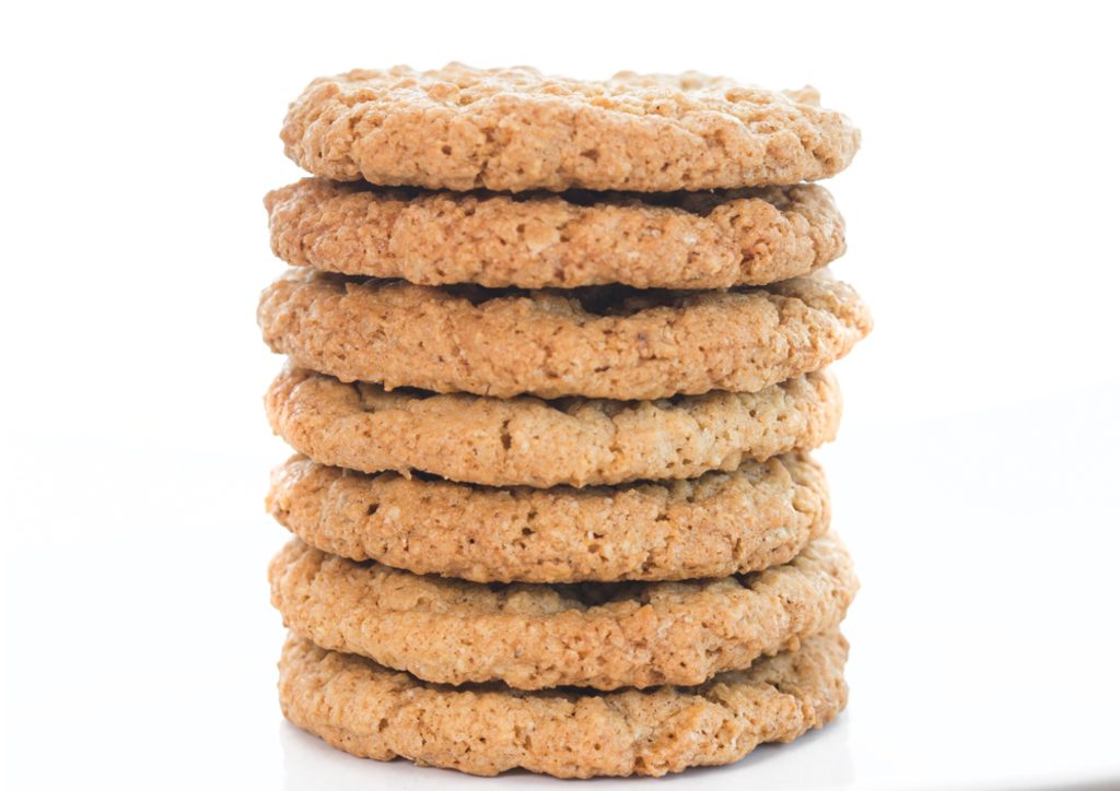 Maple Cinnamon Oatmeal cookies | Oatmeal Cookies | Oatmeal Cookies Easy | Oatmeal Cookies chewy | Maple Cinnamon | Oatmeal Recipes | Oatmeal Cookies Calories | This delicious recipe from Six Clever Sisters tastes like Quaker's maple cinnamon instant oatmeal!