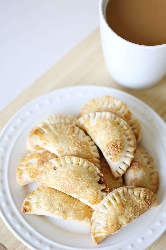 S'mores Desserts | S'mores Bars | S'mores Cookies | S'mores Iced Coffee | S'mores Brownies | S'mores Treats | S'mores Dip | S'mores Recipes | S'mores Ideas | S'mores Cheesecake | S'mores | Summer Desserts | S'mores Recipes | Summer Desserts | Summer Recipes | Summer Treats | Cookout Ideas | BBQ Dessert