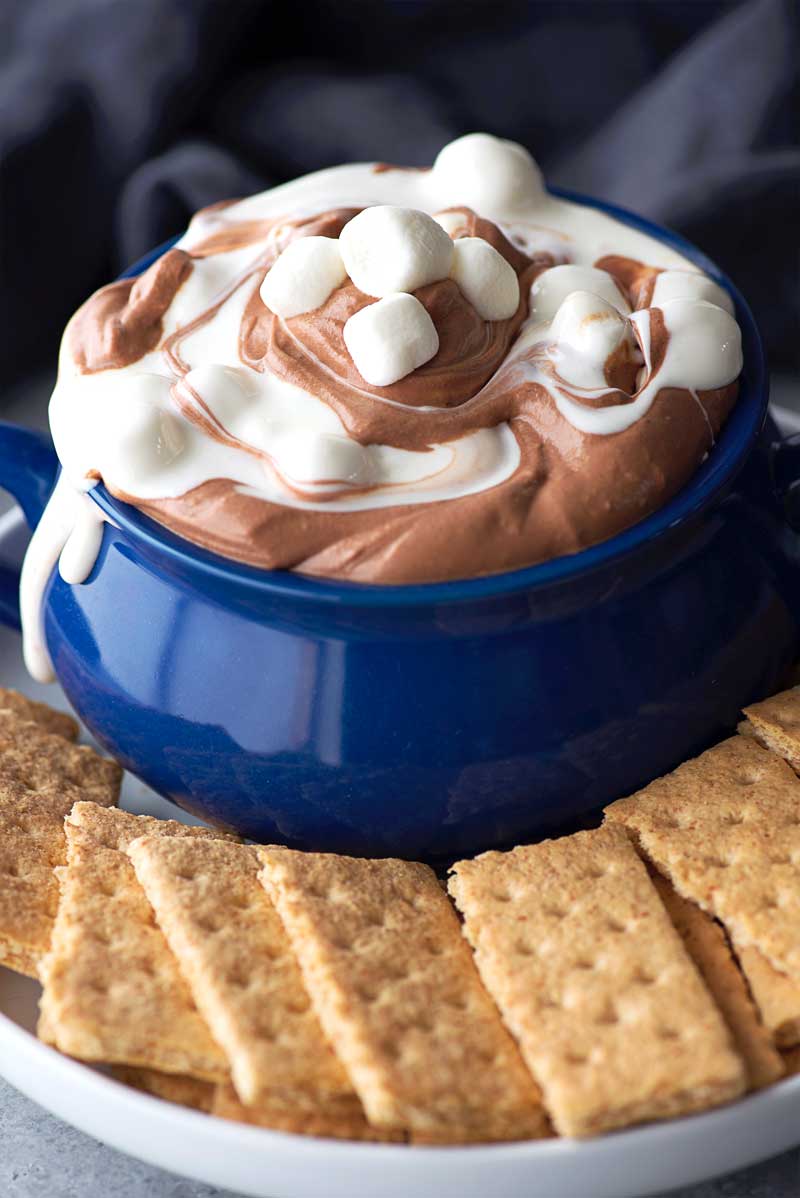 S'mores Desserts | S'mores Bars | S'mores Cookies | S'mores Iced Coffee | S'mores Brownies | S'mores Treats | S'mores Dip | S'mores Recipes | S'mores Ideas | S'mores Cheesecake | S'mores | Summer Desserts | S'mores Recipes | Summer Desserts | Summer Recipes | Summer Treats | Cookout Ideas | BBQ Dessert