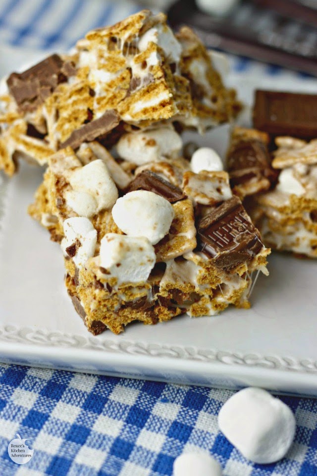 S'mores Desserts | S'mores Bars | S'mores Cookies | S'mores Iced Coffee | S'mores Brownies | S'mores Treats | S'mores Dip | S'mores Recipes | S'mores Ideas | S'mores Cheesecake | S'mores | Summer Desserts | S'mores Recipes | Summer Desserts | Summer Recipes | Summer Treats | Cookout Ideas | BBQ Dessert