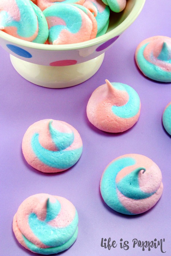 Unicorn Treats | Unicorn Treat Bags | Unicorn Treat Ideas | Unicorn Treats for Birthday Party | Unicorn Treats Edibles | Unicorn Treats DIY | Unicorn Treats Recipes | Unicorn Themed Birthday Treats | Add a little sparkle to your #unicornparty with these fun unicorn treats! #unicornbirthday #unicorn #sixcleversisters