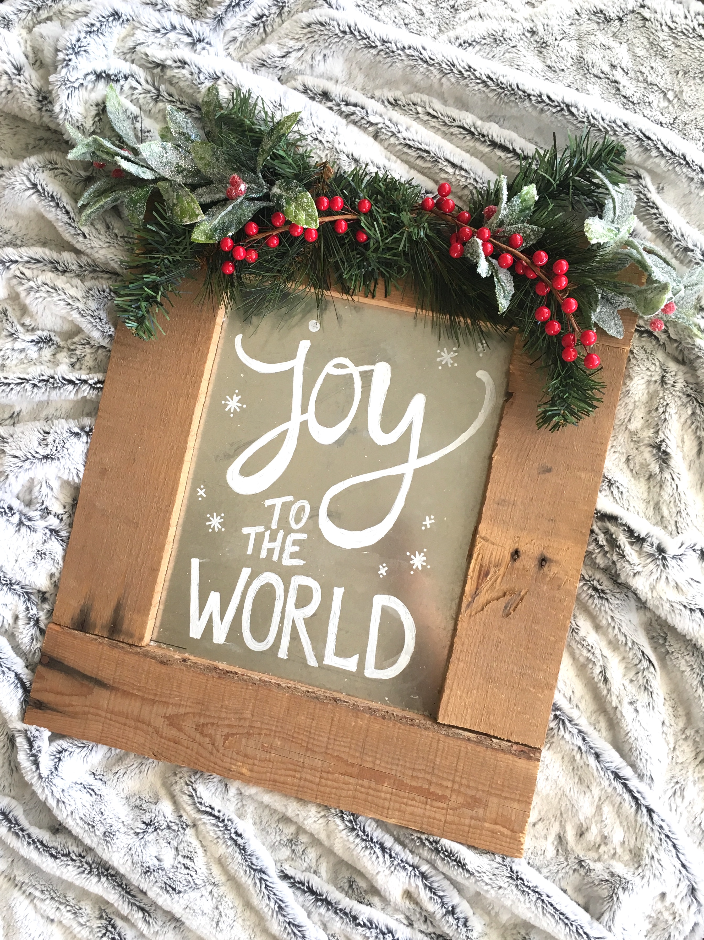 Christmas Pallet Sign | DIY Pallet Sign | Christmas Crafts | Christmas Time | Wood and Metal Sign | Christmas Pallet Ideas | Christmas Pallet Project | Christmas Pallet Crafts | Christmas Signs Wood | Christmas Signs and Sayings | Christmas Signs on Wood | Christmas Signs DIY | Six Clever Sisters