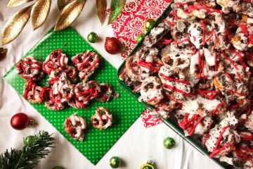 Cookies & Cream Pretzels | Cookies n' Cream | DIY Gift | Christmas 2018 | Christmas Candy | Christmas Chocolate | Chocolate Bark | Christmas | Chocolate Covered Pretzels | Chocolate Pretzel Rods | Chocolate Pretzels | Chocolate Pretzel Bark | DIY Christmas Gifts | Candy Recipe | Holiday Snack | Find this simple recipe at Six Clever Sisters!