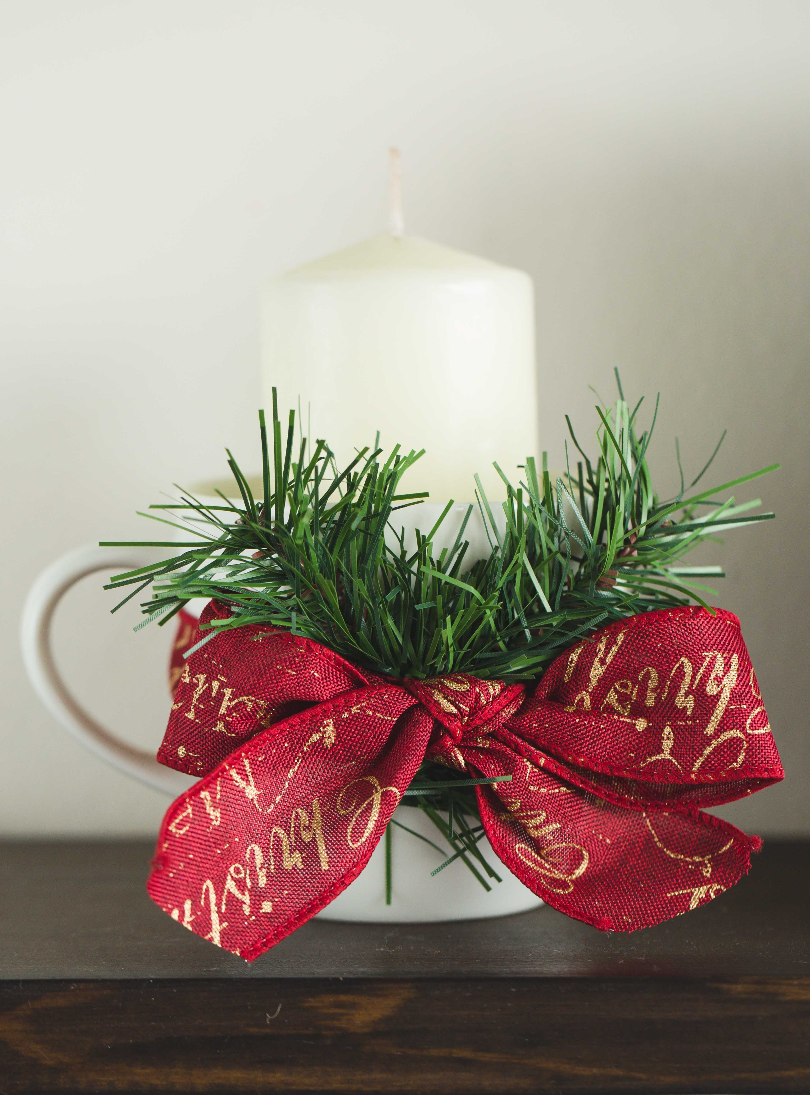 Decorating floating shelves for Christmas | Christmas floating shelves | Floating Shelf Christmas decor | | Decorating Kitchen Shelves for Christmas | How to Style Floating Shelves for Christmas - Tips for styling on a budget! All the details on the Six Clever Sisters blog.