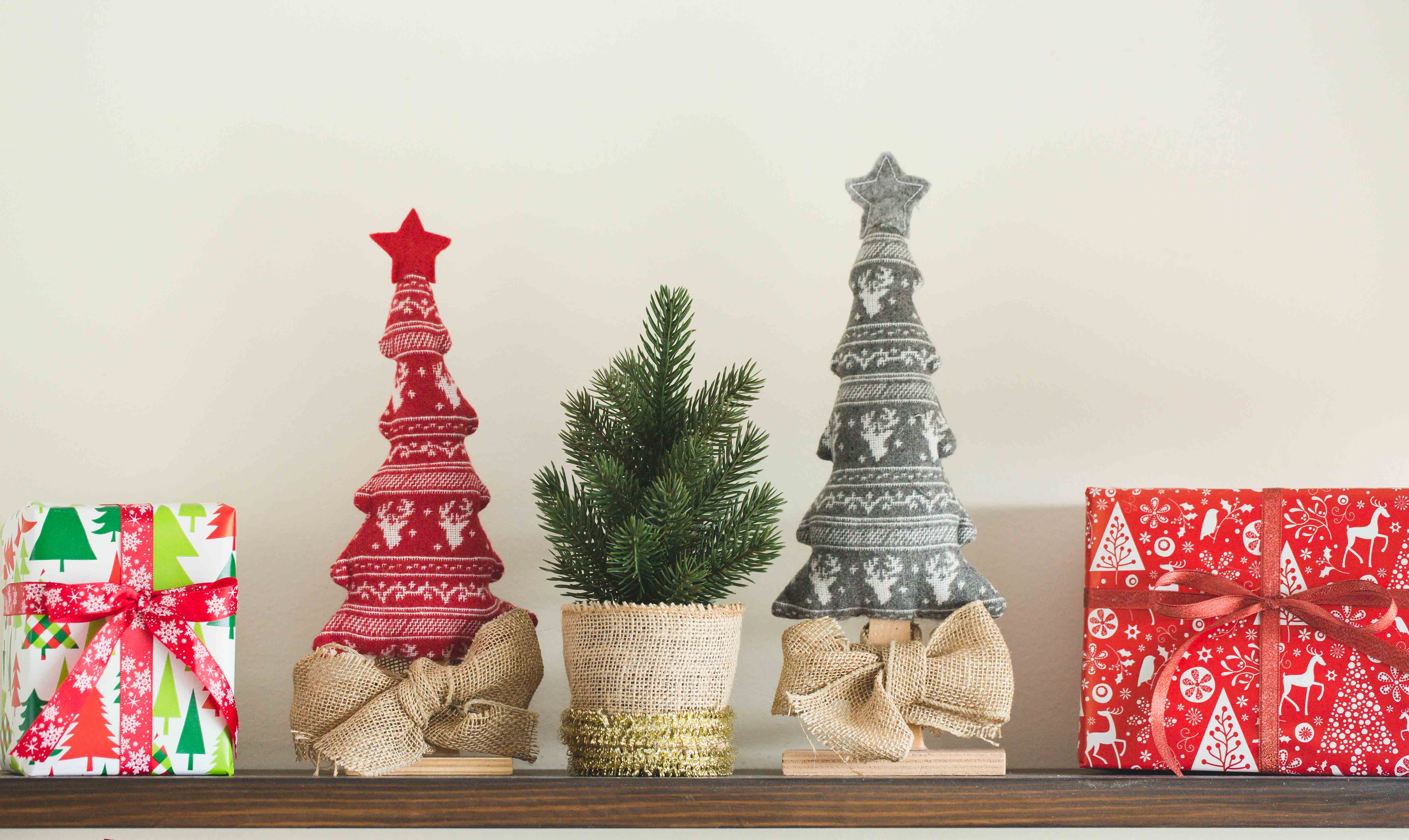 Decorating floating shelves for Christmas | Christmas floating shelves | Floating Shelf Christmas decor | | Decorating Kitchen Shelves for Christmas | How to Style Floating Shelves for Christmas - Tips for styling on a budget! All the details on the Six Clever Sisters blog.