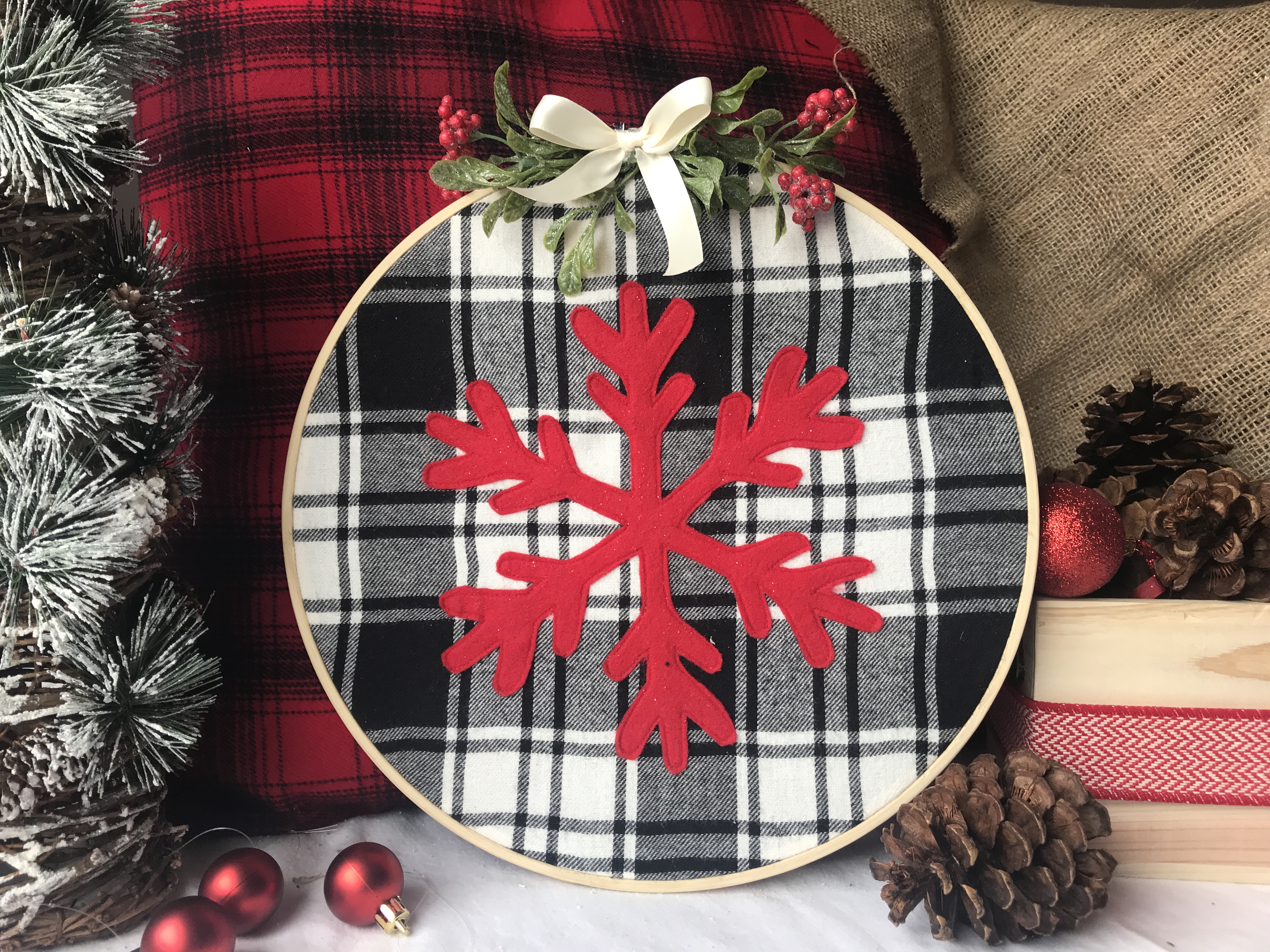 Farmhouse Christmas | Buffalo Plaid | DIY Christmas | Snowflake Pattern | Snowflake Decor | Christmas Craft | DIY Gift | Christmas Decoration | Embroidery Hoop | Plaid Christmas | Free Pattern | Free Pattern to Print | Visit Six Clever Sisters!