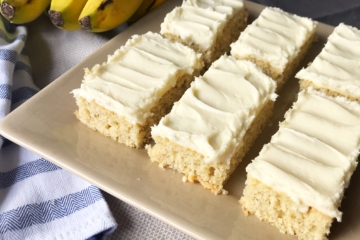 Banana Bread Bars | Sheet cake recipe | Banana Bread | Banana Cake | Banana Bars | Dessert for a Crowd | Bar Recipes | Cream Cheese Frosting | Cream Cheese Icing | Dessert | Banana Dessert | Recipe on Six Clever Sisters