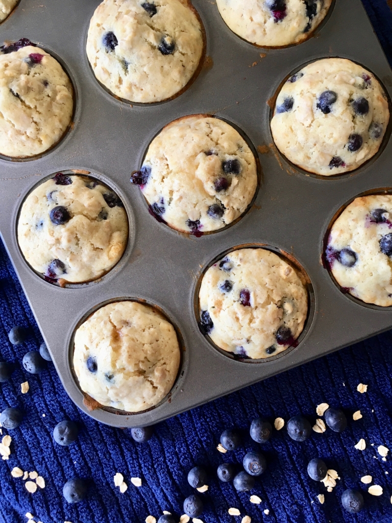 Blueberry Oatmeal Muffins | Healthy | Easy | Lactation | Recipes | Moist | Best | Muffin Recipe | Oatmeal Recipe | Breakfast Muffins | Breakfast Recipes | Freezer Meals | Six Clever Sisters 