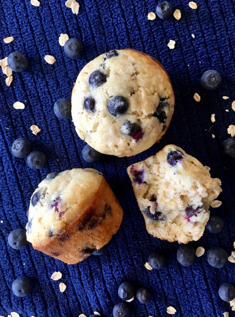 Blueberry Oatmeal Muffins | Healthy | Easy | Lactation | Recipes | Moist | Best | Muffin Recipe | Oatmeal Recipe | Breakfast Muffins | Breakfast Recipes | Freezer Meals | Six Clever Sisters 