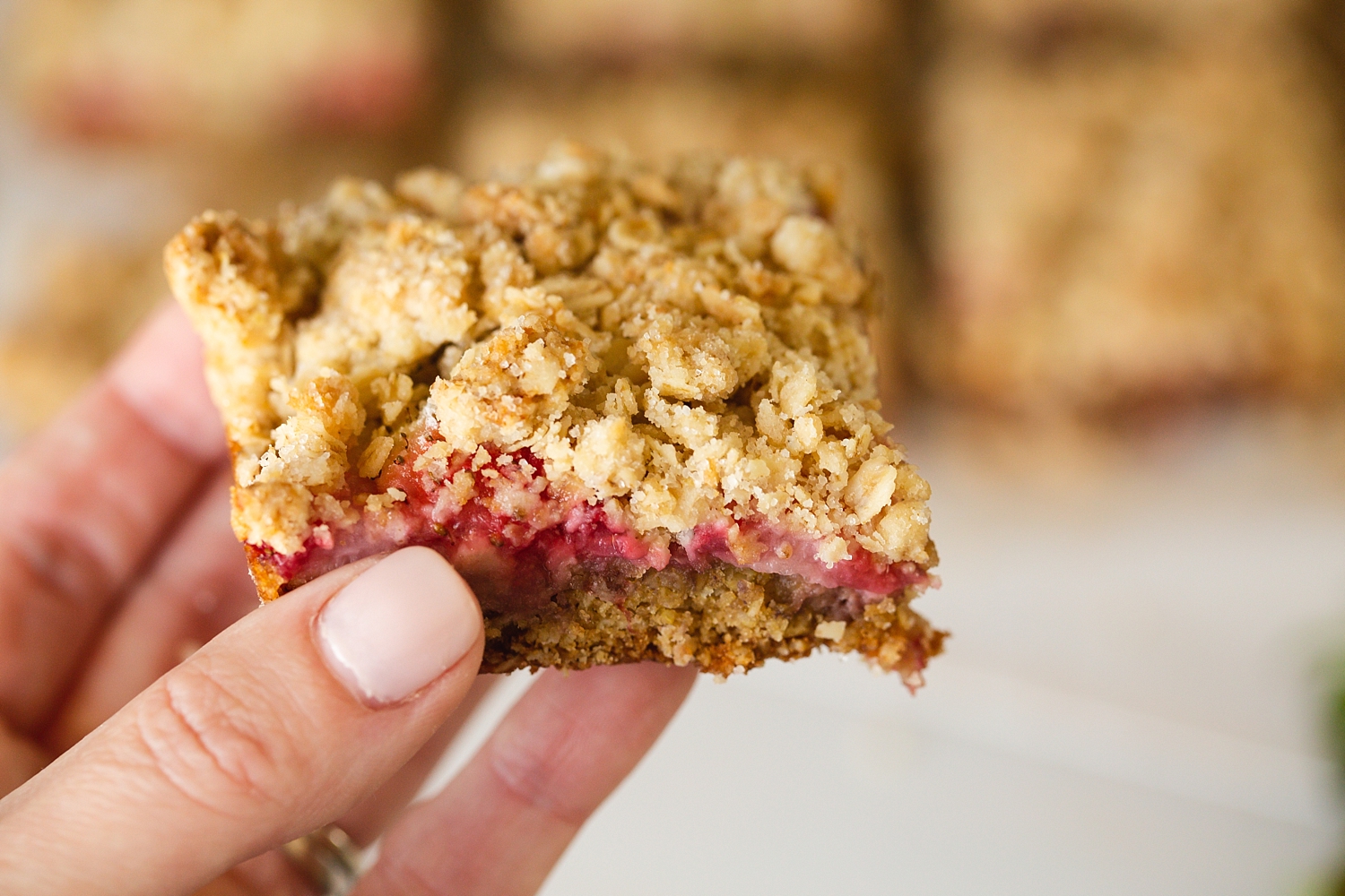 Strawberry Oatmeal Bars Recipe | Oatmeal Recipes | Strawberry Recipes | Strawberry Oatmeal | Strawberry Oatmeal Bars Easy | Recipe on the Six Clever Sisters blog!