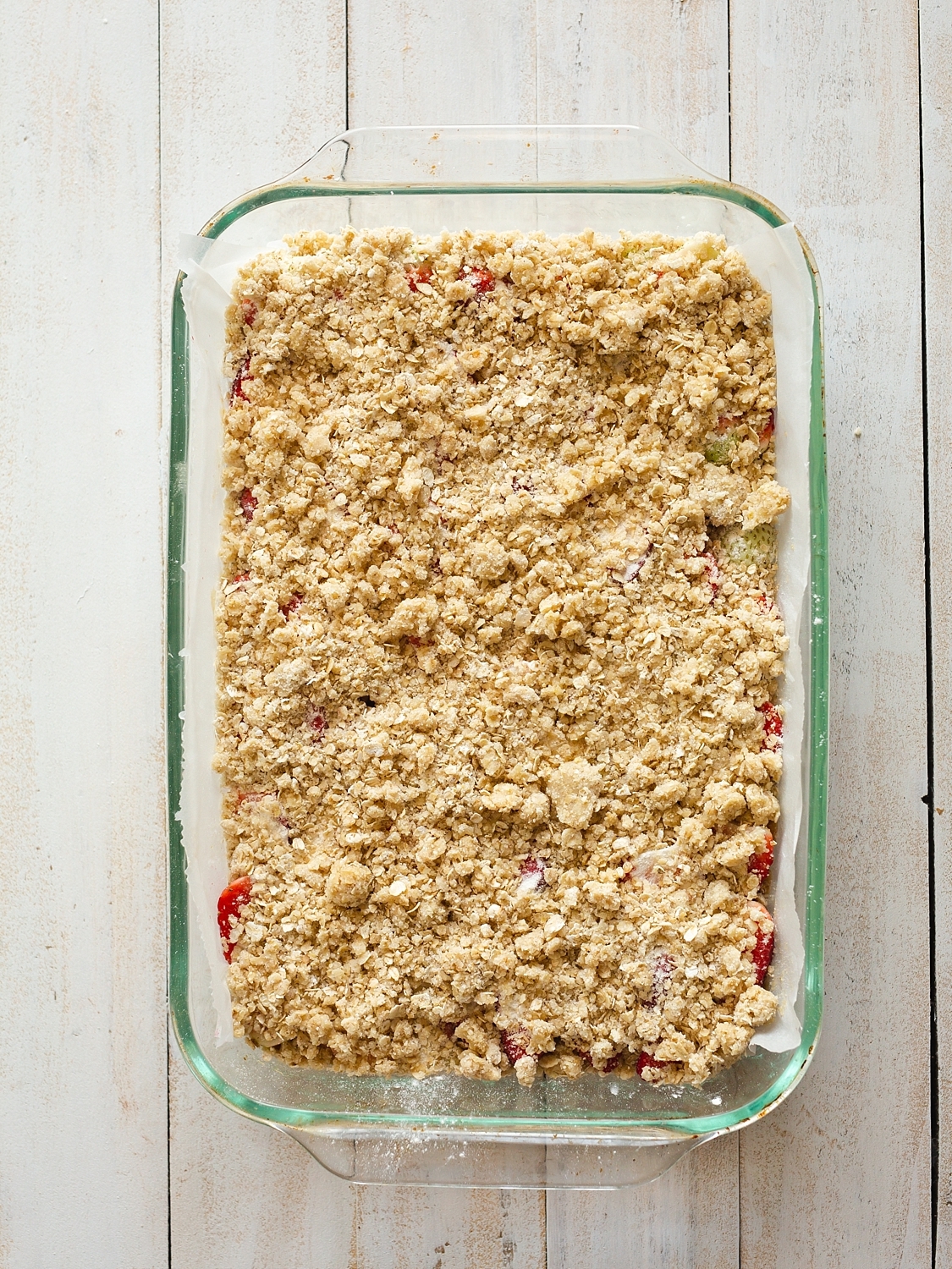 Strawberry Oatmeal Bars Recipe | Oatmeal Recipes | Strawberry Recipes | Strawberry Oatmeal | Strawberry Oatmeal Bars Easy | Recipe on the Six Clever Sisters blog!