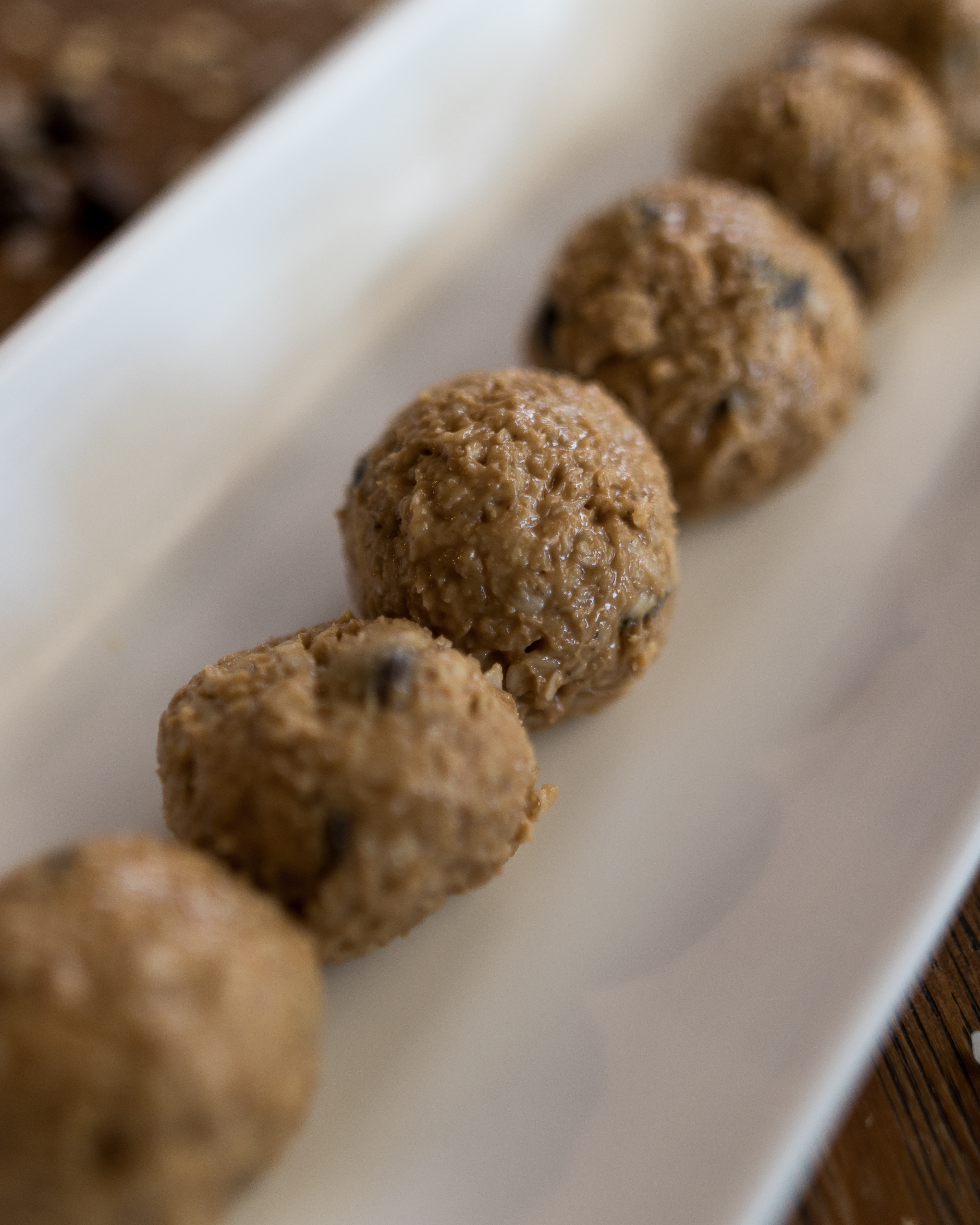 No Bake Protein Ball | Energy Balls | No Bake Dessert | Energy Bites | Protein Bites | No Bake Energy Bites | Peanut Butter Balls | These five ingredient protein balls are a breeze to make and a delicious treat when you need that afternoon pick-me-up. Sweetened only with sugar, they are a great option for a guilt-free snack! Find the recipe at SixCleverSisters.com