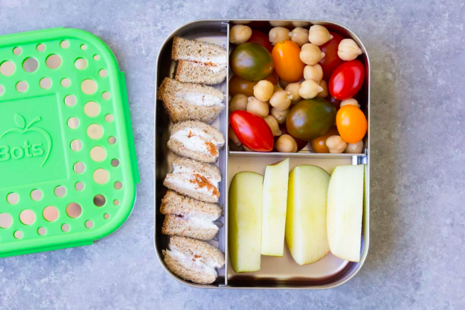 Lunch Box Ideas | School Lunches | School Lunch Box | Lunch Box Food | School Lunches | Looking for healthy lunches to pack for your kids for school this year? Check out my list of great lunch box ideas at SixCleverSisters.com