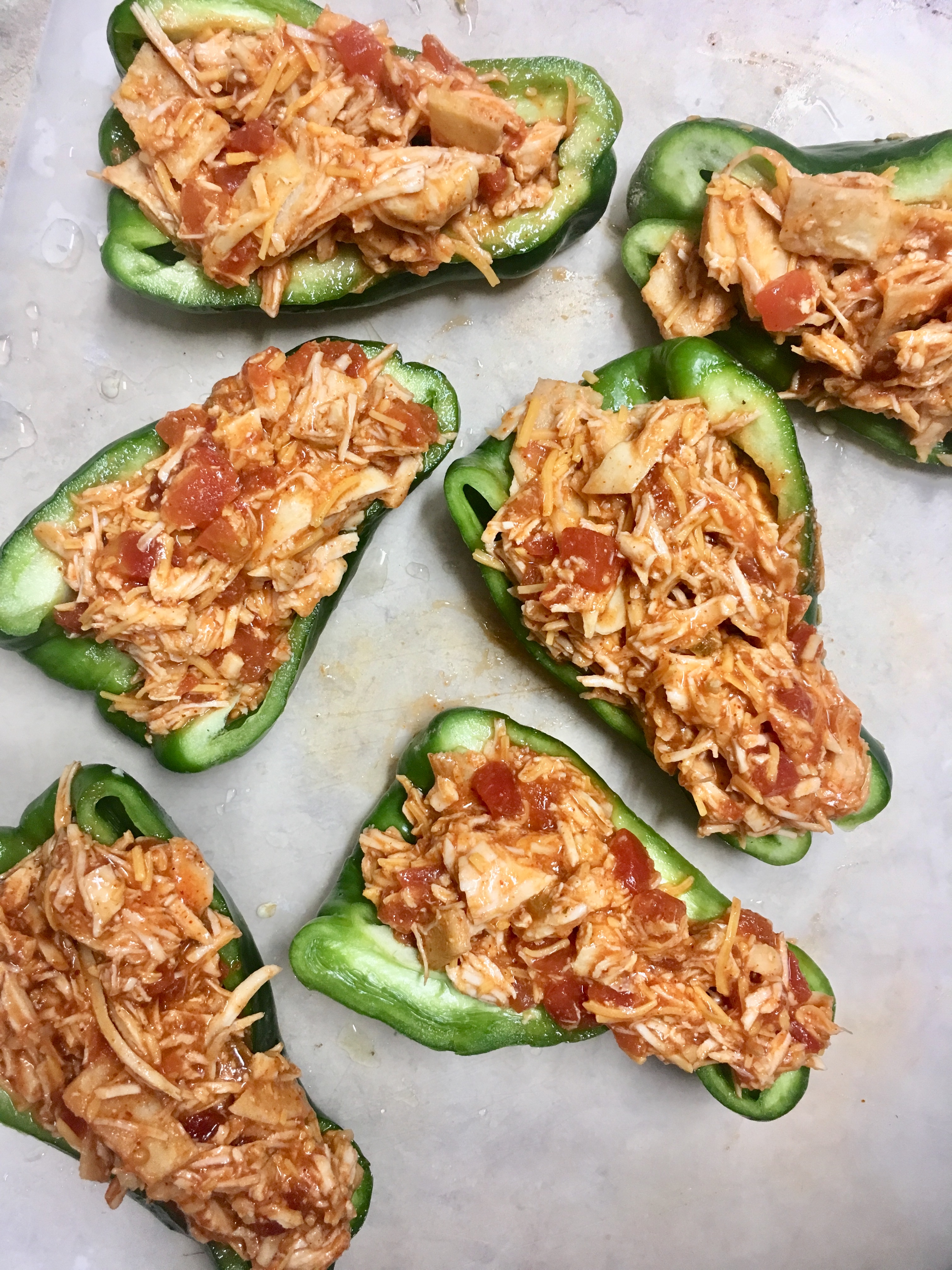 Enchilada Stuffed Peppers | Easy Dinner Ideas | Quick Dinner Recipes | Easy Dinner Recipes | Low Carb Recipes | Keto Diet | Stuffed Peppers | Mexican Food | Healthy Meals | Kid Friendly | Chicken Recipe | Cheese | Six Clever Sisters