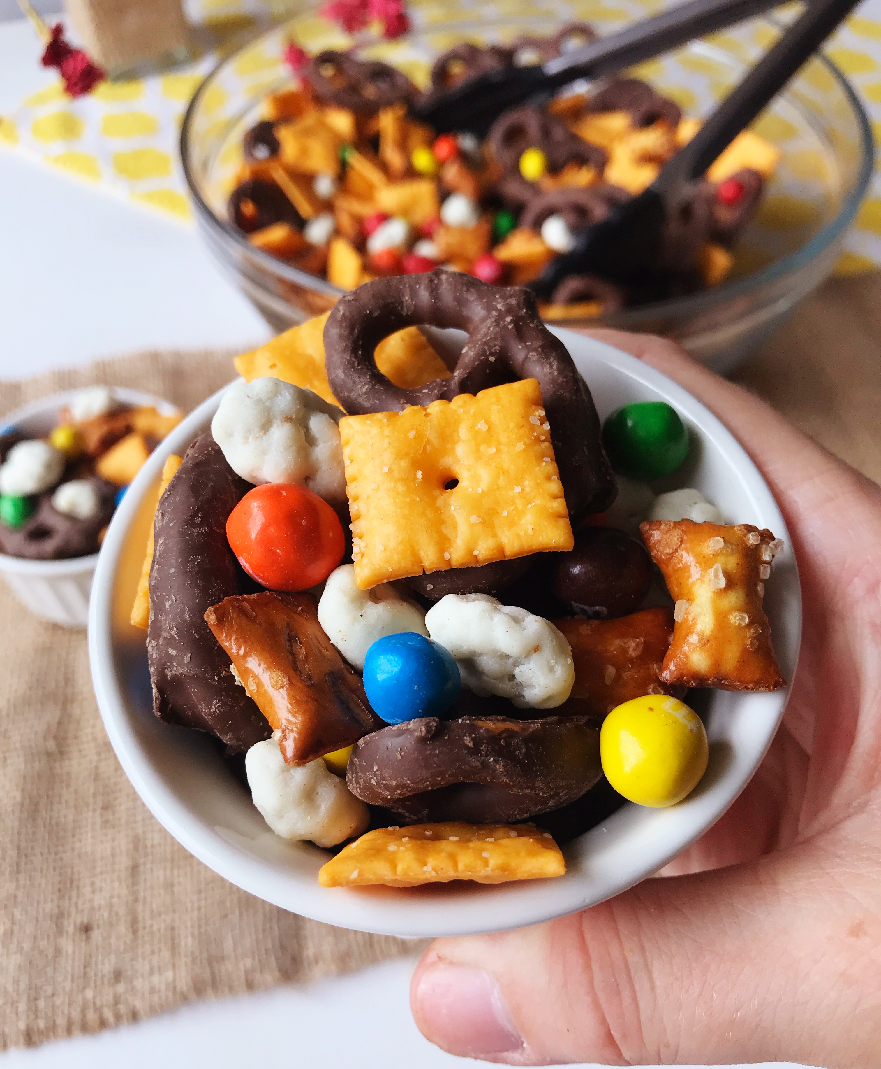 Travel Snack Mix... for kids!!! | Trail Mix | Easy snack | Snack Mix Recipes | Snack Mix for kids | Snack mix recipes sweet | Trail mix | Trail Mix recipes for Kids | Trail Mix recipes Easy | Travel snacks Roadtrip | Travel Snacks for Kids | Snack Ideas | Snacks or kids | Six Clever Sisters