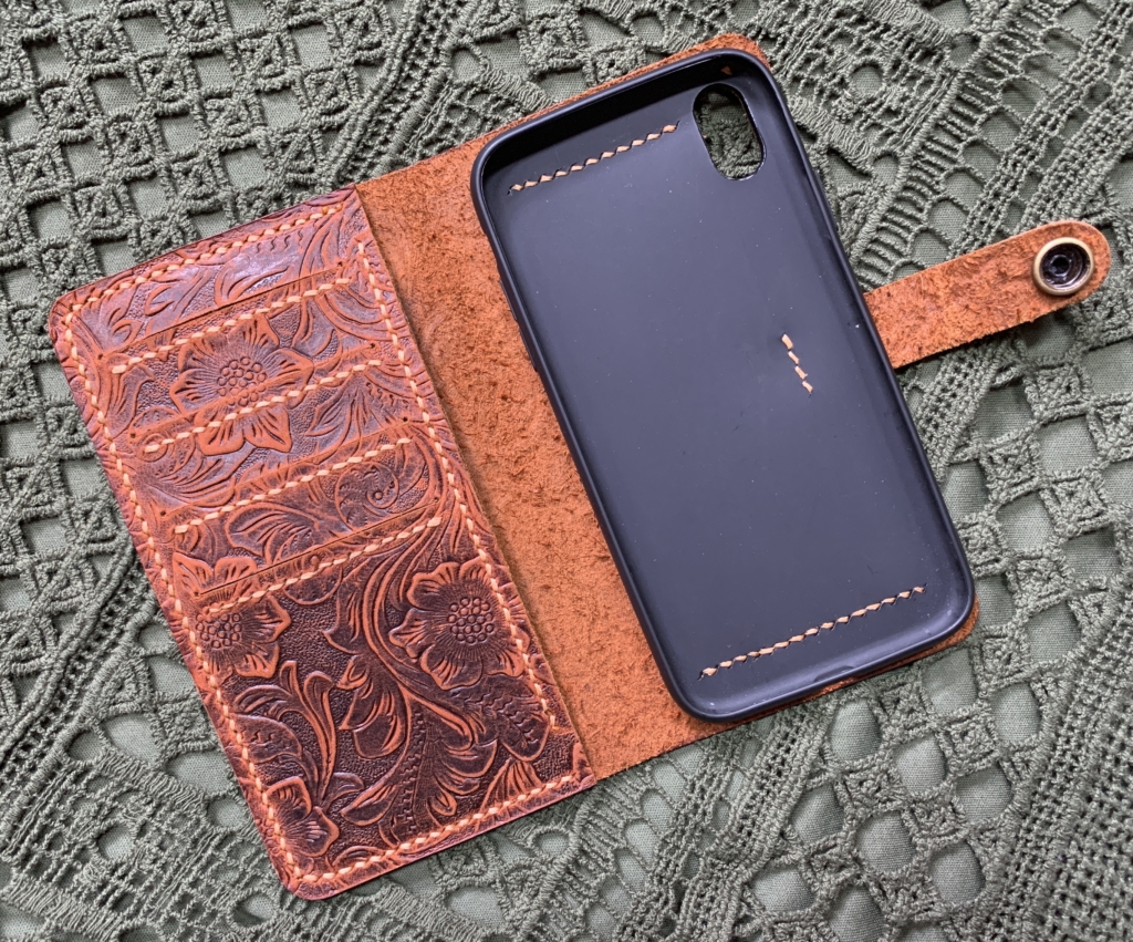 Gift Idea for Women | Christmas Gift Idea Mom | Gift Idea Sister | Gift Idea for her | Gift Idea Wife | Phone Case | Unique Phone Case | Leather Phone Case | Birthday Gift Ideas | Christmas Gift Ideas | Six Clever Sisters