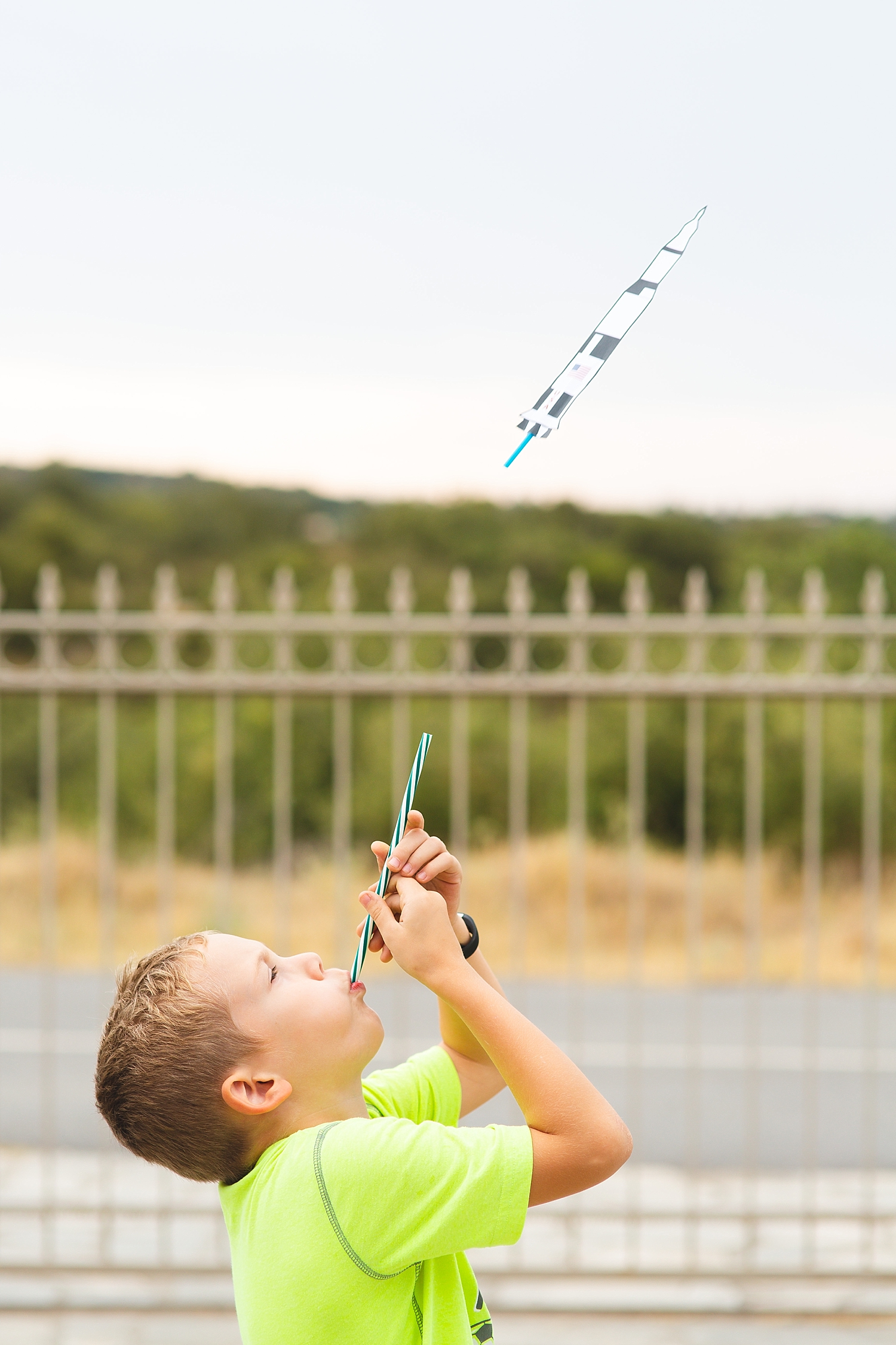 Straw Rockets Craft (with Free Rocket Template) | Straw Rocket Printable | Rocket Craft for Kids | Apollo 11 Paper Craft (with Free Rocket Printable) | Apollo 11 Printable Craft | Straw Rocket Printable Craft with free template on the Six Clever Sisters blog!