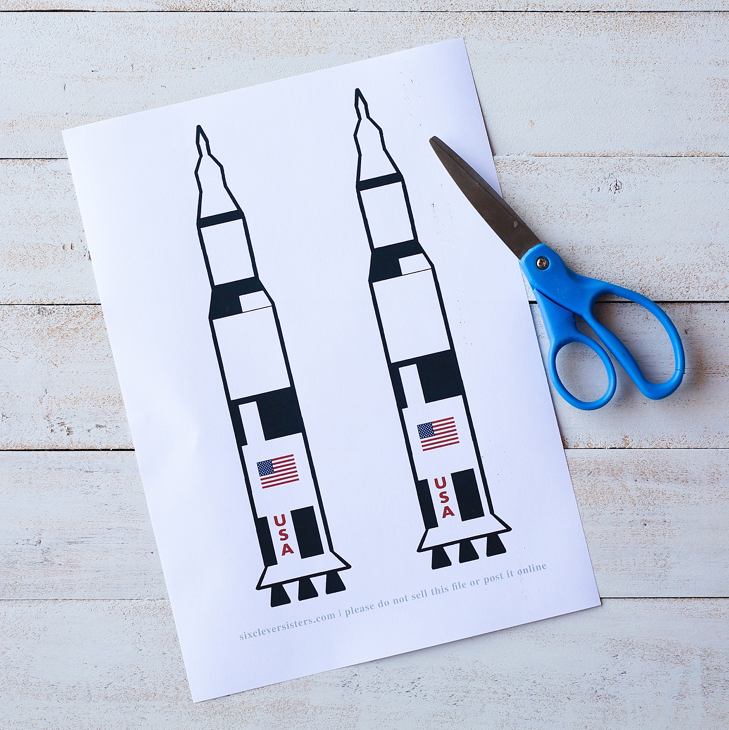 Straw Rockets Craft (with Free Rocket Template) | Straw Rocket Printable | Rocket Craft for Kids | Apollo 11 Paper Craft (with Free Rocket Printable) | Apollo 11 Printable Craft | Straw Rocket Printable Craft with free template on the Six Clever Sisters blog!