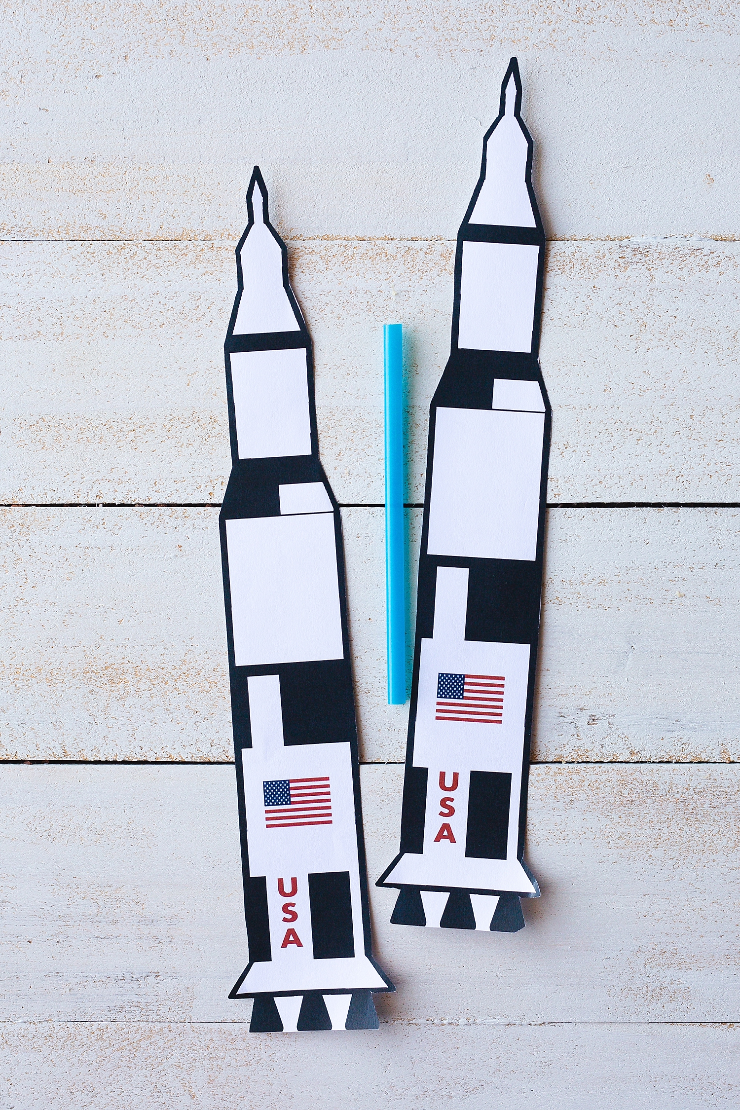 Straw Rockets Craft (with Free Rocket Template) | Straw Rocket Printable | Rocket Craft for Kids | Apollo 11 Paper Craft (with Free Rocket Printable) | Apollo 11 Printable Craft | Straw Rocket Printable Craft with free template on the Six Clever Sisters blog!