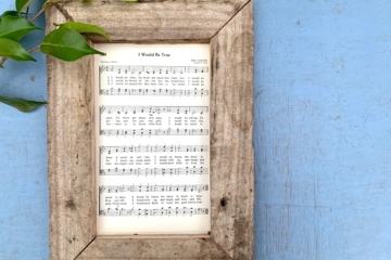 Pallet Project | DIY Home Decor | DIY Pallets | Wall Hanging | Hymn Art | Hymn Project | Hymn Craft | Easy DIY | DIy Pallet | Six Clever Sisters