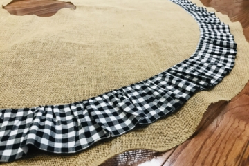 DIY Burlap Buffalo Plaid Tree Skirt | Christmas | Christmas Tree | Tree Skirt | Burlap Christmas | Buffalo Plaid | Buffalo Check | Black and White Christmas | Tree Skirt Tutorial | Sewing | Easy Tree Skirt | Six Clever Sisters