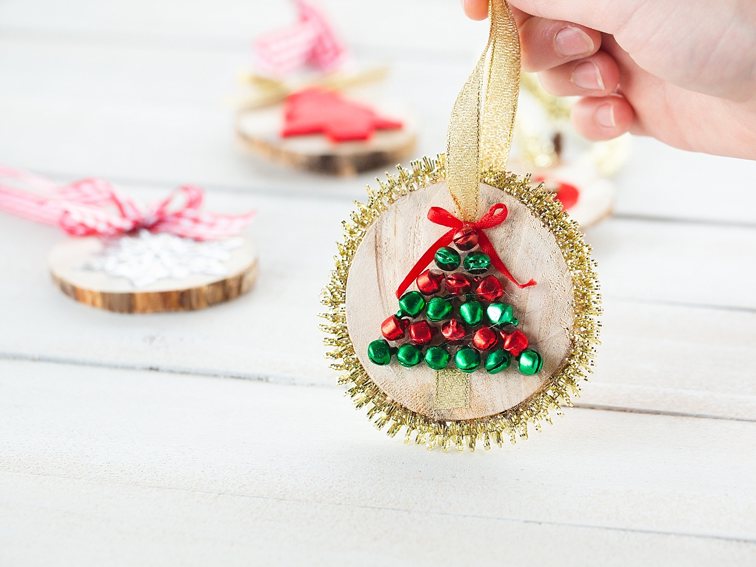 Christmas ornaments for kids to make | Christmas ornaments kids can make | Christmas ornaments handmade | DIY Christmas ornaments kid friendly | DIY Christmas decorations kid friendly | Christmas ornaments simple to make | Christmas ornaments kids DIY | Christmas ornaments kids crafts | Great ideas on the Six Clever Sisters blog!