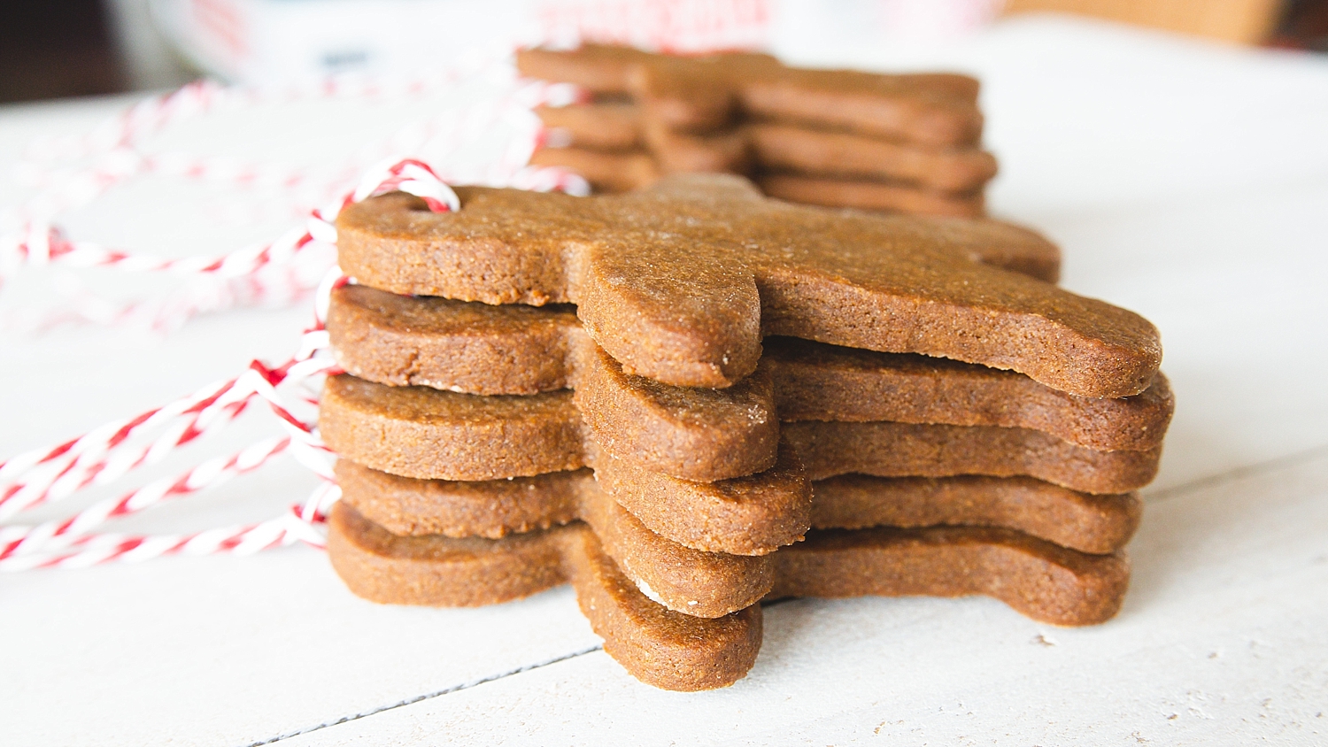 Cookie ornaments for the tree | Cookie ornaments recipe | Cookie ornaments edible | Cookie ornaments DIY | Cookie ornaments molasses | Recipe on the Six Clever Sisters blog!