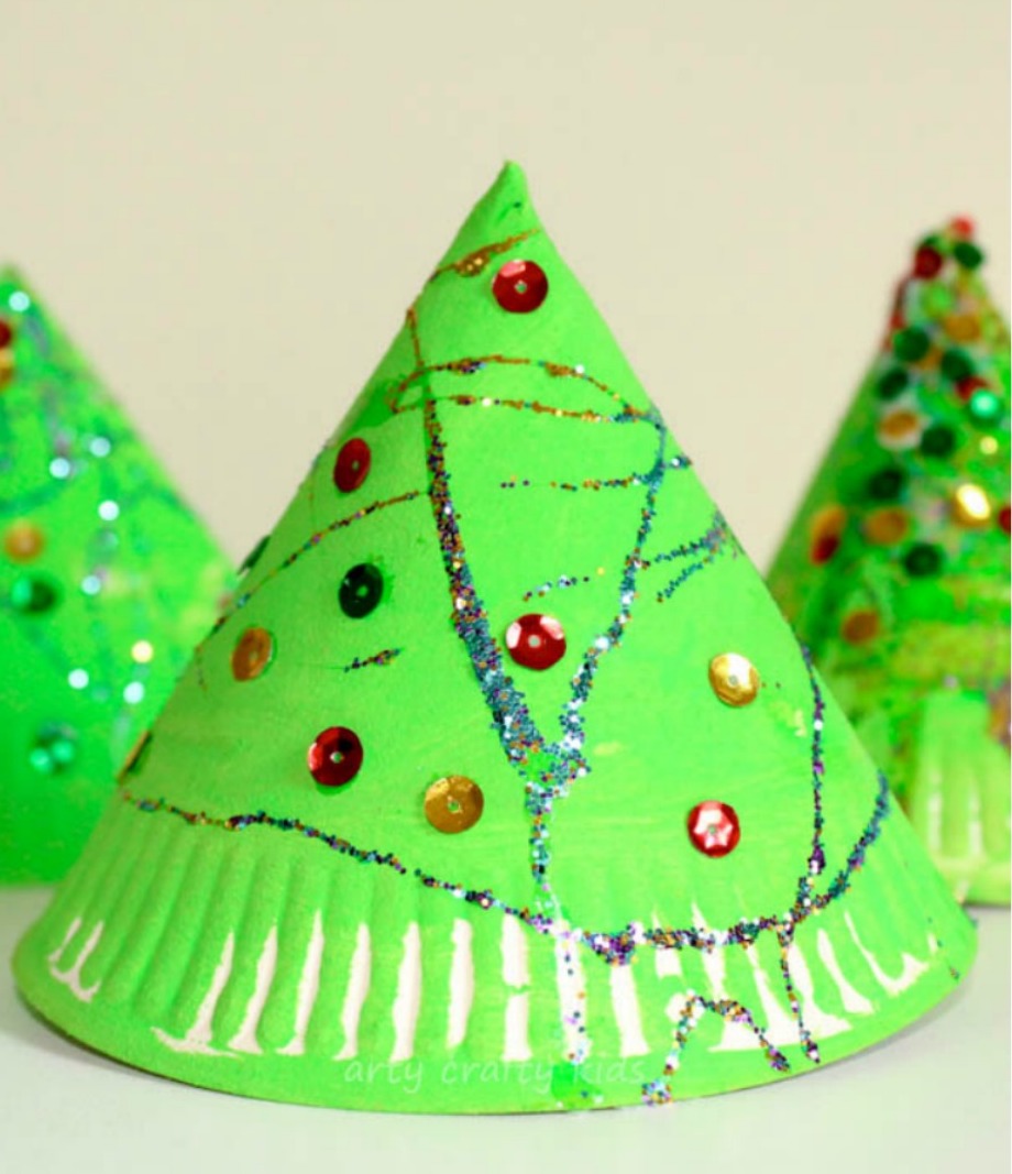 Holiday Crafts for Kids | Easy Christmas Crafts | Christmas Tree Crafts | Christmas Tree Crafts DIY | Christmas Tree Crafts for Kids | Christmas Tree Crafts for Kids to Make | Holiday Crafts | Holiday Crafts for Kids | These fun, festive Christmas tree crafts for kids to make are sure to put you in the holiday spirit! Find all the Christmas tree craft ideas you need for some fun craft ideas to make with kids this holiday season! #christmas #christmastree #crafts #craftsforkids #holiday #kidsactivities #holidaycrafts