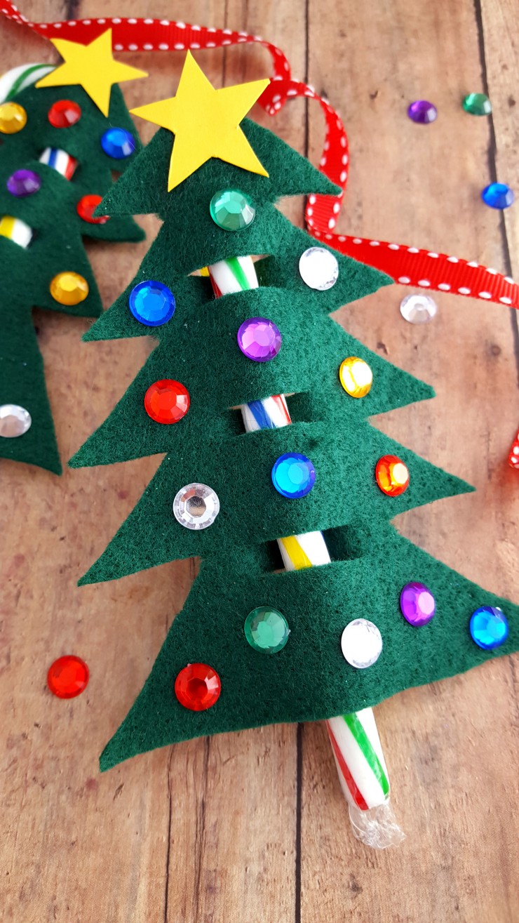 Holiday Crafts for Kids | Easy Christmas Crafts | Christmas Tree Crafts | Christmas Tree Crafts DIY | Christmas Tree Crafts for Kids | Christmas Tree Crafts for Kids to Make | Holiday Crafts | Holiday Crafts for Kids | These fun, festive Christmas tree crafts for kids to make are sure to put you in the holiday spirit! Find all the Christmas tree craft ideas you need for some fun craft ideas to make with kids this holiday season! #christmas #christmastree #crafts #craftsforkids #holiday #kidsactivities #holidaycrafts