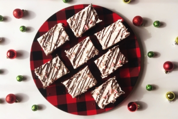 Peppermint Bark | Sheet Cake | Dessert for a Crowd | Peppermint | Candy Cane | Chocolate | Cake | Peppermint Cake | Christmas Dessert | Christmas Treat | Holiday | Easy Recipe | Easy Dessert | Candy Cane Dessert | Six Clever Sisters