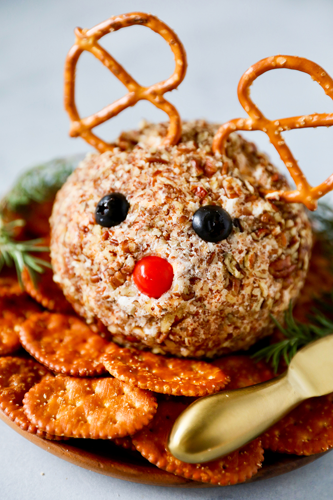 Cheeseball Recipes | Holiday Appetizers | Christmas Recipes | Thanksgiving Recipes | Party Food | Party Appetizers | Christmas Appetizer | Healthy Appetizers | Keto Appetizer | Keto Recipe | Low Carb Appetizers | Low Carb Recipes | Christmas Cheeseball | Easy Recipes | Easy Holiday Food | Christmas Food Ideas | Party Ideas | Holiday Food | Six Clever Sisters