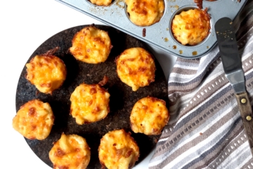 Appetizer | Easy Appetizer | Kid Friendly | Kid Friendly Appetizer | Party Food | Kid Party | Christmas Food | Fun Food | Mac and Cheese | Mac and Cheese Appetizer | Mac N Cheese Bites | Bacon Appetizer | Mac with Bacon | Six Clever Sisters