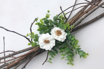 Easy DIY Rustic Centerpiece | Wedding | Chic Wedding | Rustic | Farmhouse | Floral and Greenery | Centerpiece Idea | DIY Centerpiece | Easy Decor | Rustic Decor | Thrifty Wedding | Thrifty Decor | Cheap DIY | Branches Centerpiece | Floral Wedding | Greenery |