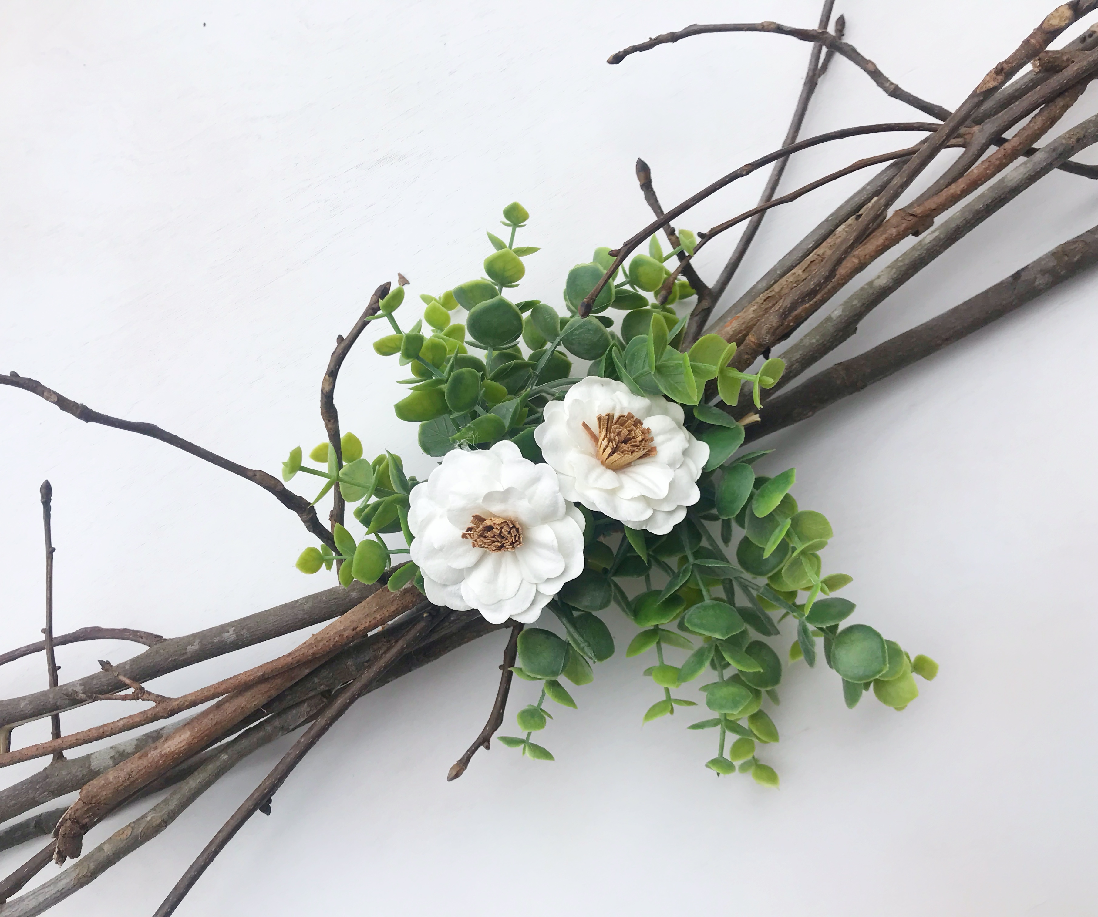 Easy DIY Rustic Centerpiece | Wedding | Chic Wedding | Rustic | Farmhouse | Floral and Greenery | Centerpiece Idea | DIY Centerpiece | Easy Decor | Rustic Decor | Thrifty Wedding | Thrifty Decor | Cheap DIY | Branches Centerpiece | Floral Wedding | Greenery |