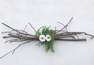 Easy DIY Rustic Centerpiece | Wedding | Chic Wedding | Rustic | Farmhouse | Floral and Greenery | Centerpiece Idea | DIY Centerpiece | Easy Decor | Rustic Decor | Thrifty Wedding | Thrifty Decor | Cheap DIY | Branches Centerpiece | Floral Wedding | Greenery |