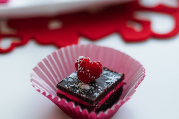 Valentines Desserts | Valentines Dessert Ideas | Valentines Desserts To Make | Valentines Dessert Ideas Easy | Brownie Recipes | Brownie Recipes Easy | Raspberry Brownies | Raspberry Brownie Recipes | Want a decadent looking Valentine's Day dessert but one that's still easy to make? These chocolate raspberry layer brownies are the bomb! #valentines #valentinesday #dessert #dessertfoodideas #recipe #recipeoftheday #chocolate